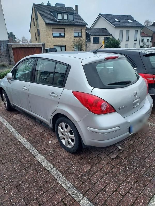 Gebraucht Nissan Tiida 110 PS (80 kW) 2009 Grau Kleinwagen