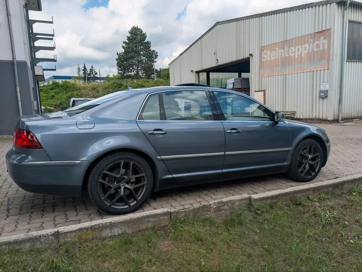 Gebraucht VW Phaeton 239 PS (175 kW) 2009 Grau Limousine
