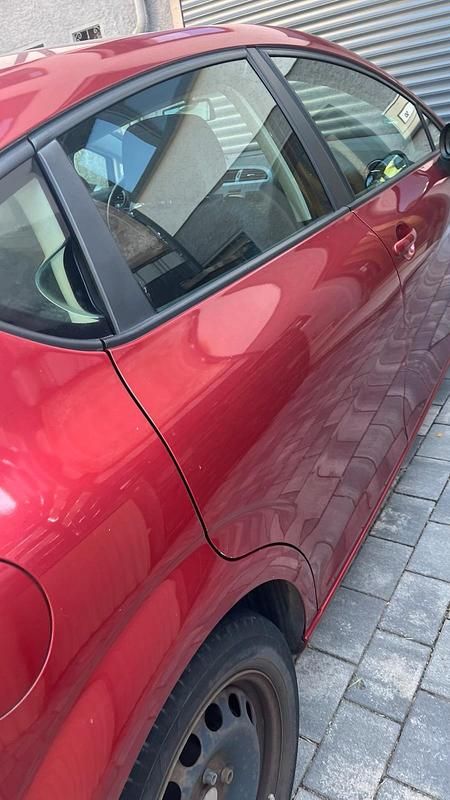 Rot Gebraucht 2005 Seat Leon Limousine | 1.050 € (Guter Preis) - Bild 1/4