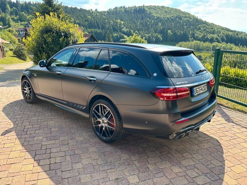 Grau Gebraucht 2023 Mercedes E63S AMG AMG Limousine | 127.000 € - Bild 1/4