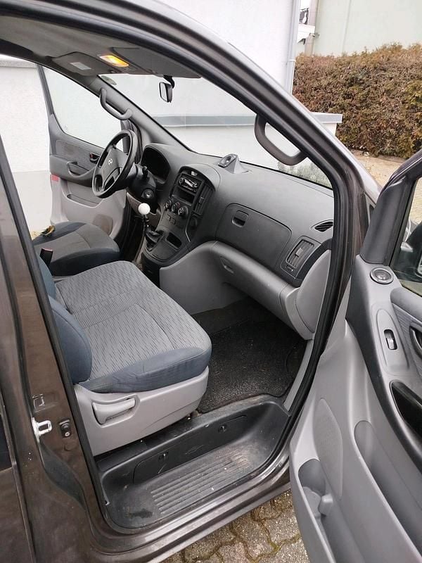 Gebraucht Hyundai H-1 140 PS (102 kW) 2012 Grau Van / Kleinbus