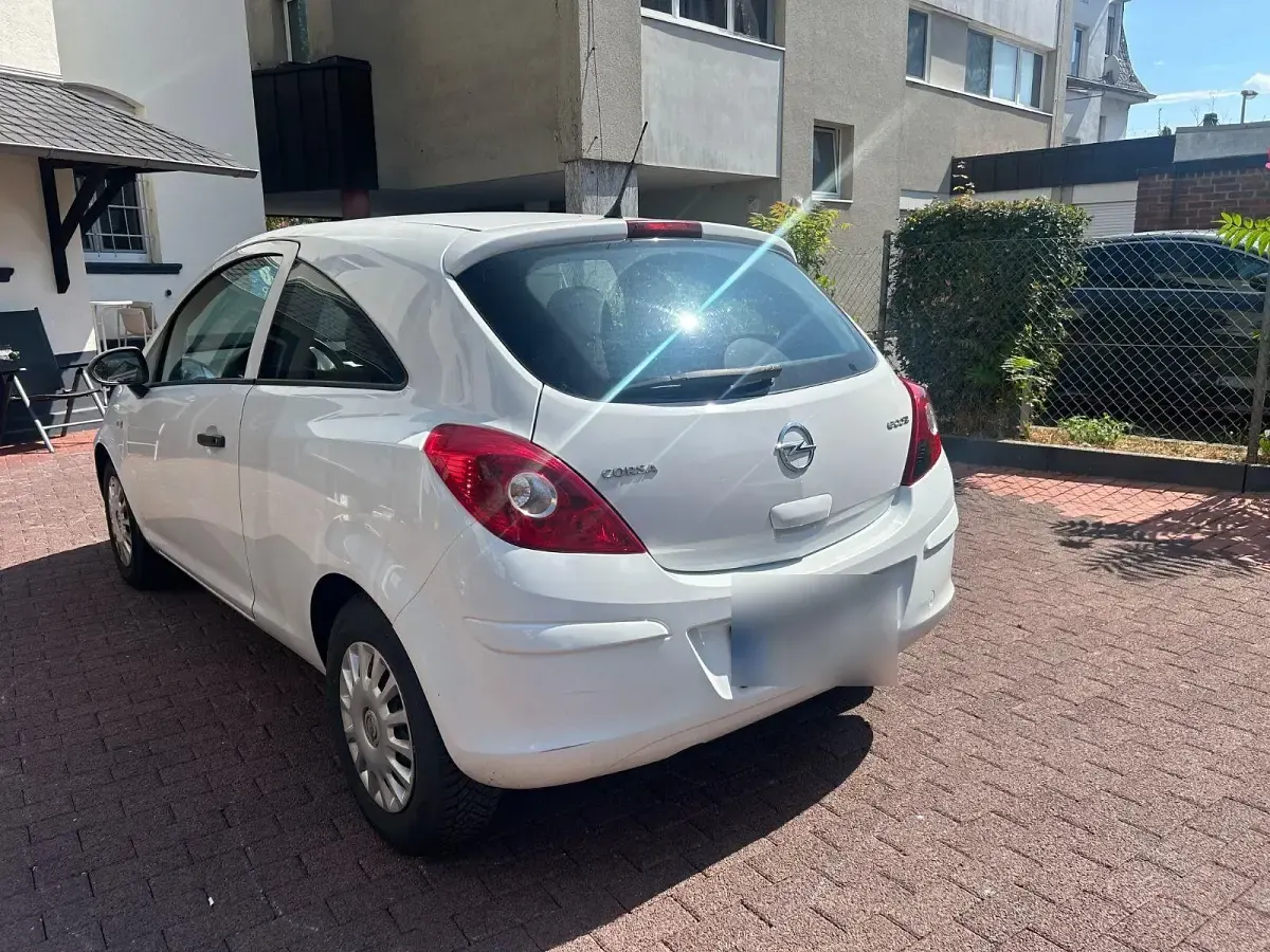 Gebraucht Opel Corsa Selection 69 PS (50 kW) 2012 Weiß Kleinwagen