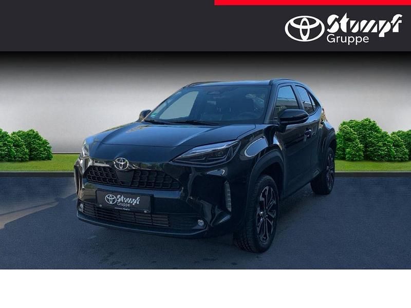 Grau Gebraucht 2024 Toyota Yaris Cross Team SUV | 27.990 € (Guter Preis) - Bild 1/4