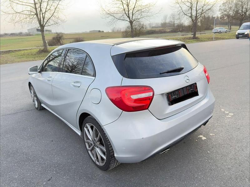 Gebraucht Mercedes A180 109 PS (80 kW) 2012 Silber Limousine