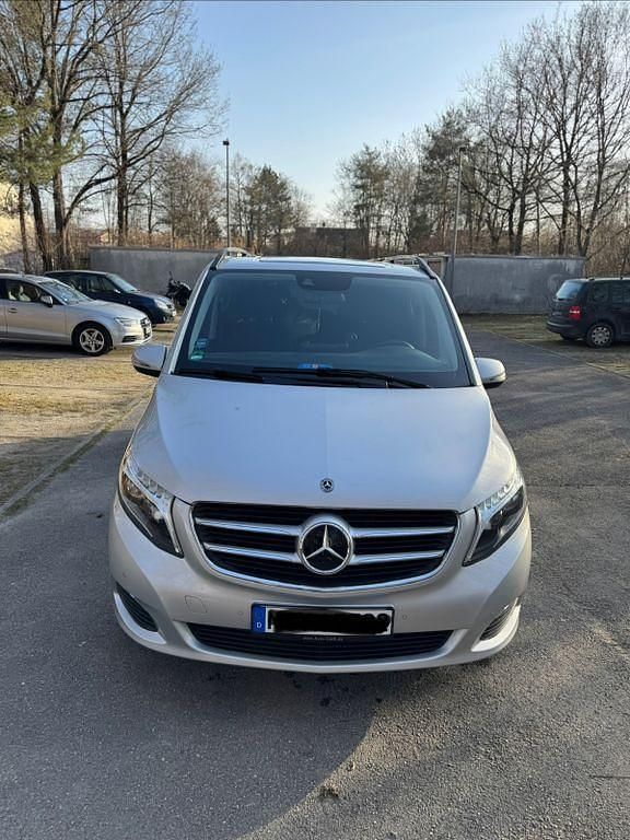 Gebraucht Mercedes V220 Edition 163 PS (119 kW) 2018 Silber Van / Kleinbus