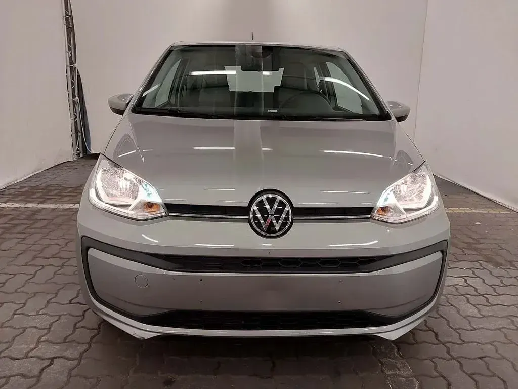 Usado VW up! 65 HP (47 kW) 2021 Prateado Citadino