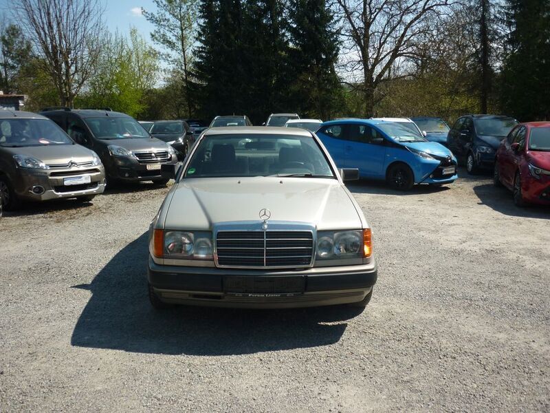 Gebraucht Mercedes 230 132 PS (97 kW) 1987 Grau