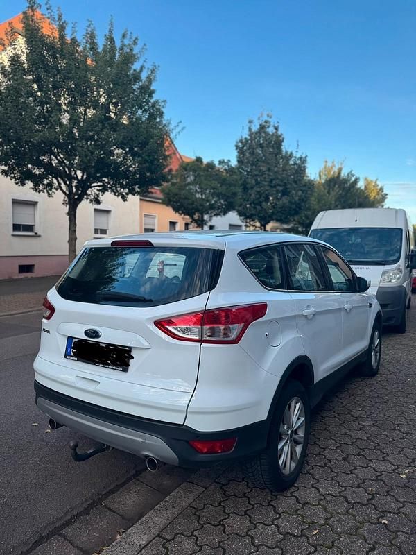 Gebraucht Ford Kuga 120 PS (88 kW) 2015 Weiß SUV