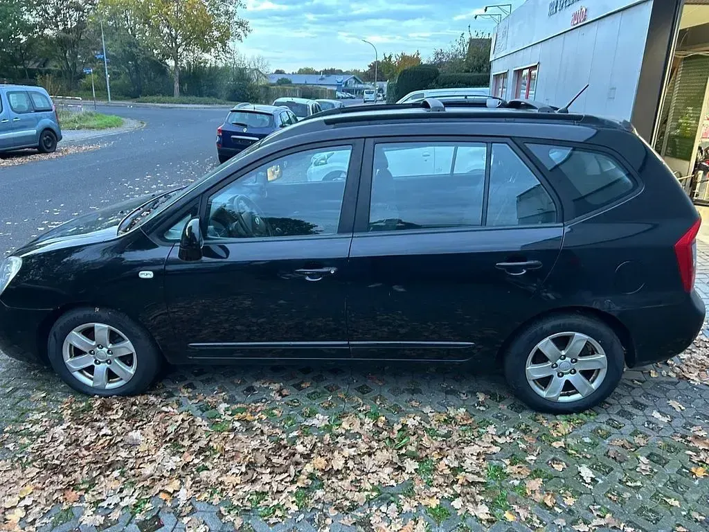 Gebraucht Kia Carens Basis 144 PS (105 kW) 2008 Schwarz Van / Kleinbus