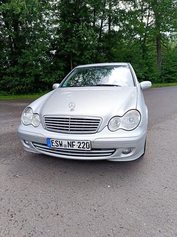 Silber Gebraucht 2005 Mercedes C220 Classic Limousine | 3.900 € (Teuer) - Bild 1/4