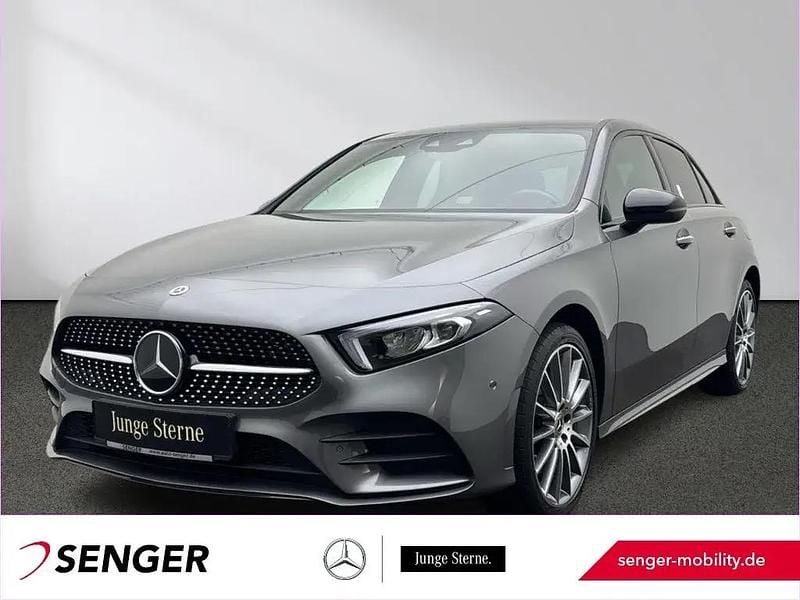 Grau Gebraucht 2021 Mercedes A250 AMG Limousine | 26.570 € (Fairer Preis) - Bild 1/1