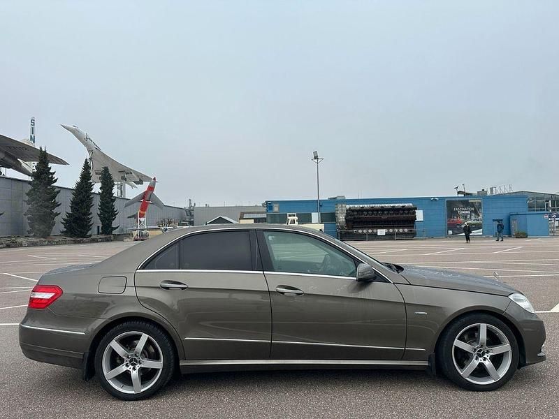 Second-hand Mercedes E250 204 CP (150 kW) 2011 Gri Berlinǎ