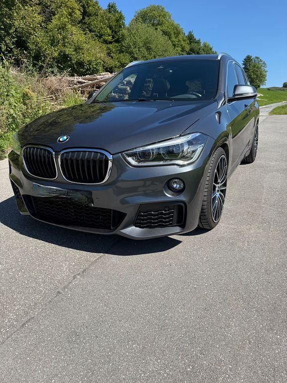 Grau Gebraucht 2017 BMW X1 M Sport SUV | 22.900 € (Fairer Preis) - Bild 1/4
