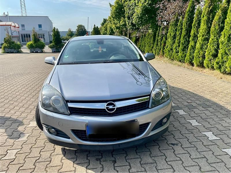 Grau Gebraucht 2007 Opel Astra GTC Coupé | 2.300 € (Fairer Preis) - Bild 1/4