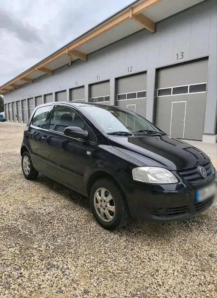 Gebraucht VW Fox 54 PS (39 kW) 2007 Schwarz Kleinwagen