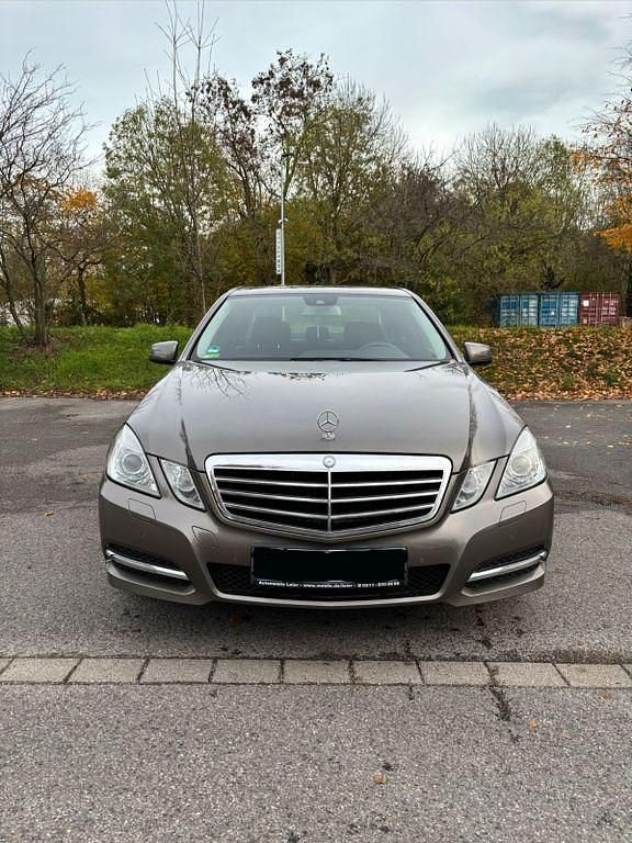 Gebraucht Mercedes E200 Avantgarde 184 PS (135 kW) 2011 Braun Limousine