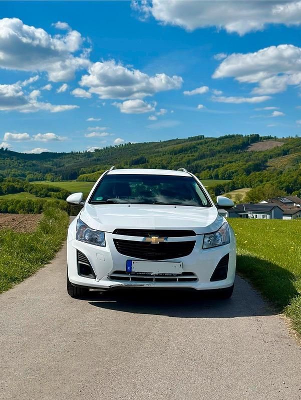 Weiß Gebraucht 2012 Chevrolet Cruze Kombi | 5.000 € (Teuer) - Bild 1/4