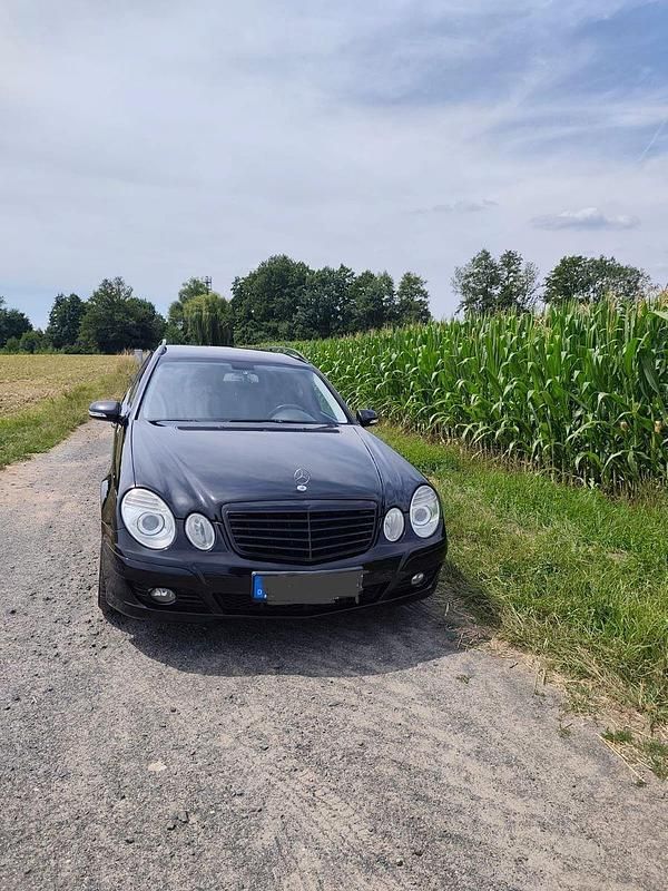 Gebraucht Mercedes E220 Elegance 170 PS (125 kW) 2008 Schwarz Kombi