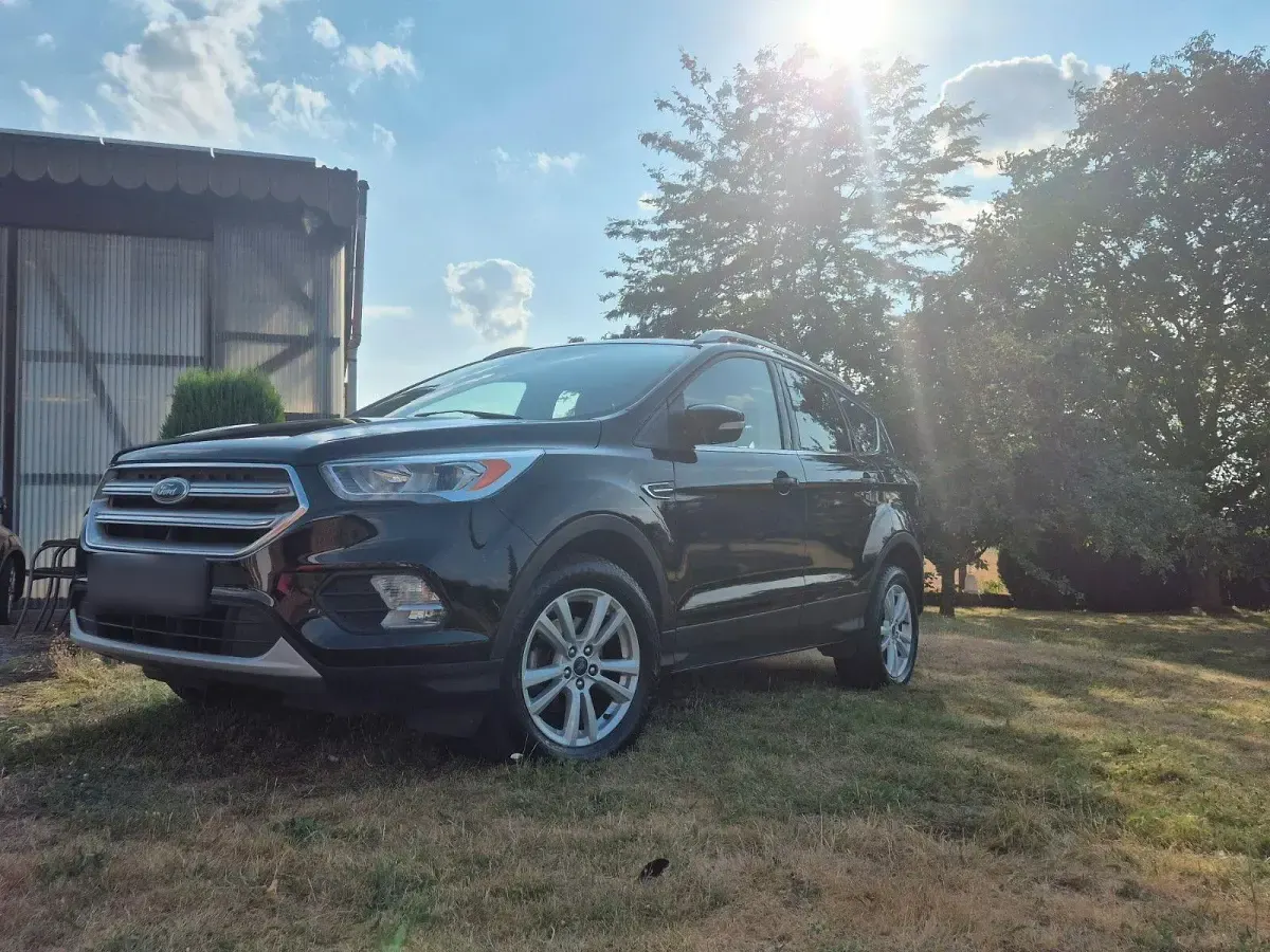 Gebraucht Ford Kuga Trend 120 PS (88 kW) 2017 Schwarz SUV