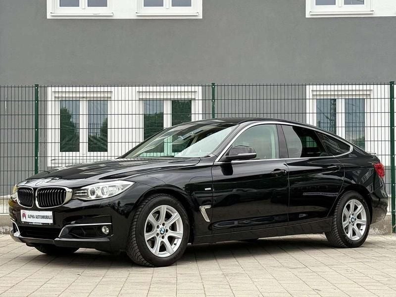Black sapphire metallic Gebraucht 2013 BMW 320 Comfort Edition Limousine | 17.990 € (Fairer Preis) - Bild 1/4