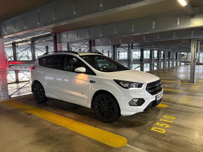 Weiß Gebraucht 2018 Ford Kuga ST-Line SUV | 17.890 € (Fairer Preis) - Bild 1/4