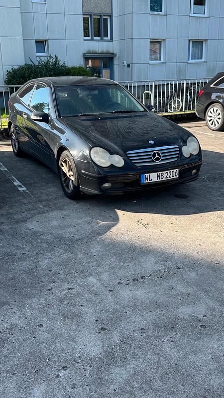 Schwarz Gebraucht 2003 Mercedes C180 Coupé | 800 € (Fairer Preis) - Bild 1/4