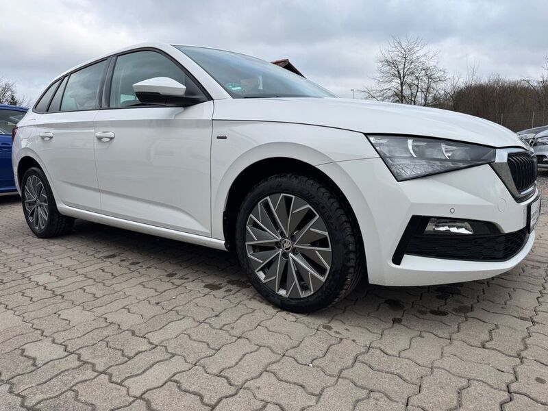 Weiß Gebraucht 2021 Skoda Scala Clever Kleinwagen | 14.999 € (Guter Preis) - Bild 1/4