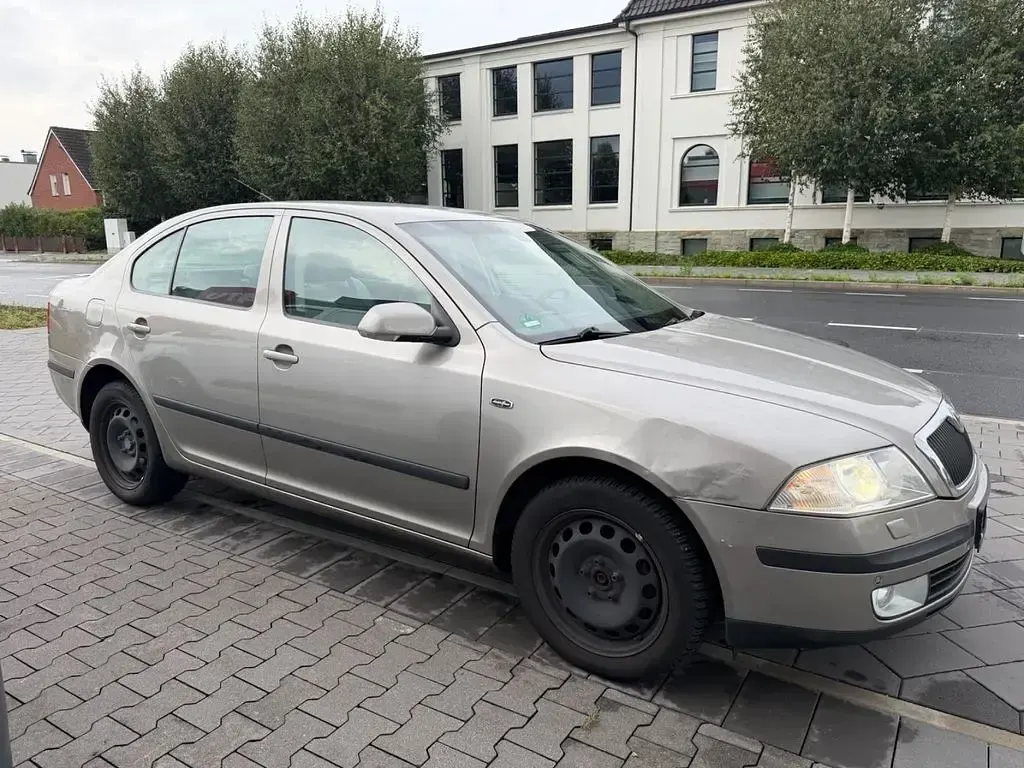 Gebraucht Skoda Octavia LAURIN & KLEMENT 140 PS (102 kW) 2008 Beige Limousine