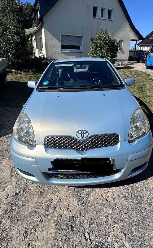 Blau Gebraucht 2004 Toyota Yaris Kleinwagen | 2.050 € (Fairer Preis) - Bild 1/4