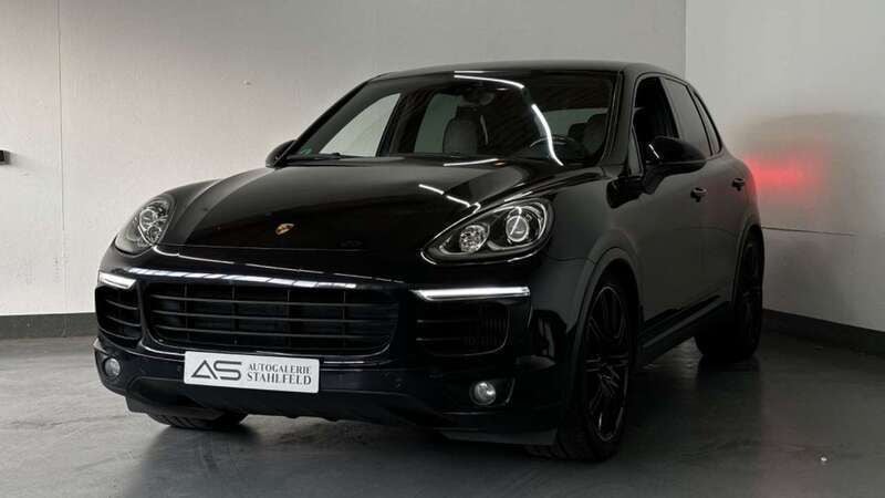 Tiefschwarz Gebraucht 2016 Porsche Cayenne SUV | 29.999 € (Fairer Preis) - Bild 1/4