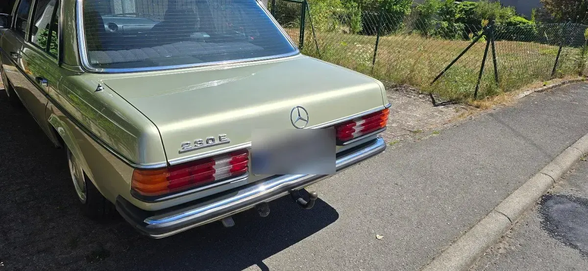 Gebraucht Mercedes 200 109 PS (80 kW) 1981 Grün Limousine