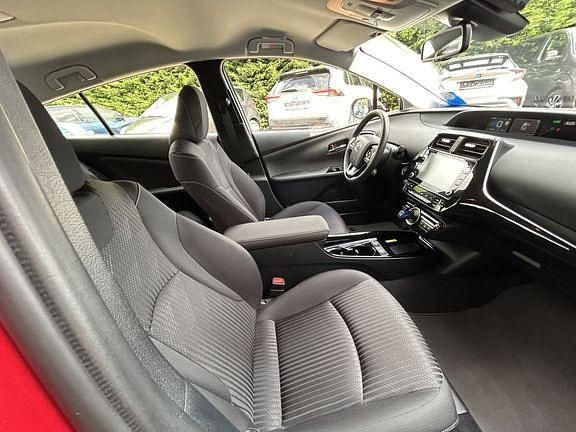 Gebraucht Toyota Prius Basis 122 PS (89 kW) 2020 Karminarot metallic