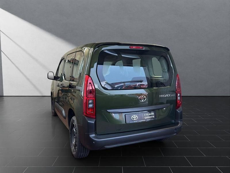 Neu Toyota Proace Verso City 110 PS (80 kW) 2026 Grün Kombi