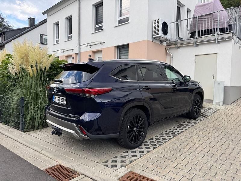 Blau Gebraucht 2024 Toyota Highlander Luxury SUV | 51.245 € (Guter Preis) - Bild 1/3