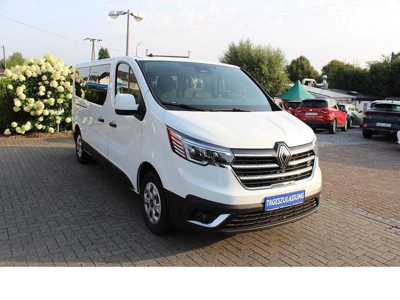Weiß (weiss) Gebraucht 2025 Renault Trafic Van / Kleinbus | 36.000 € (Guter Preis) - Bild 1/4