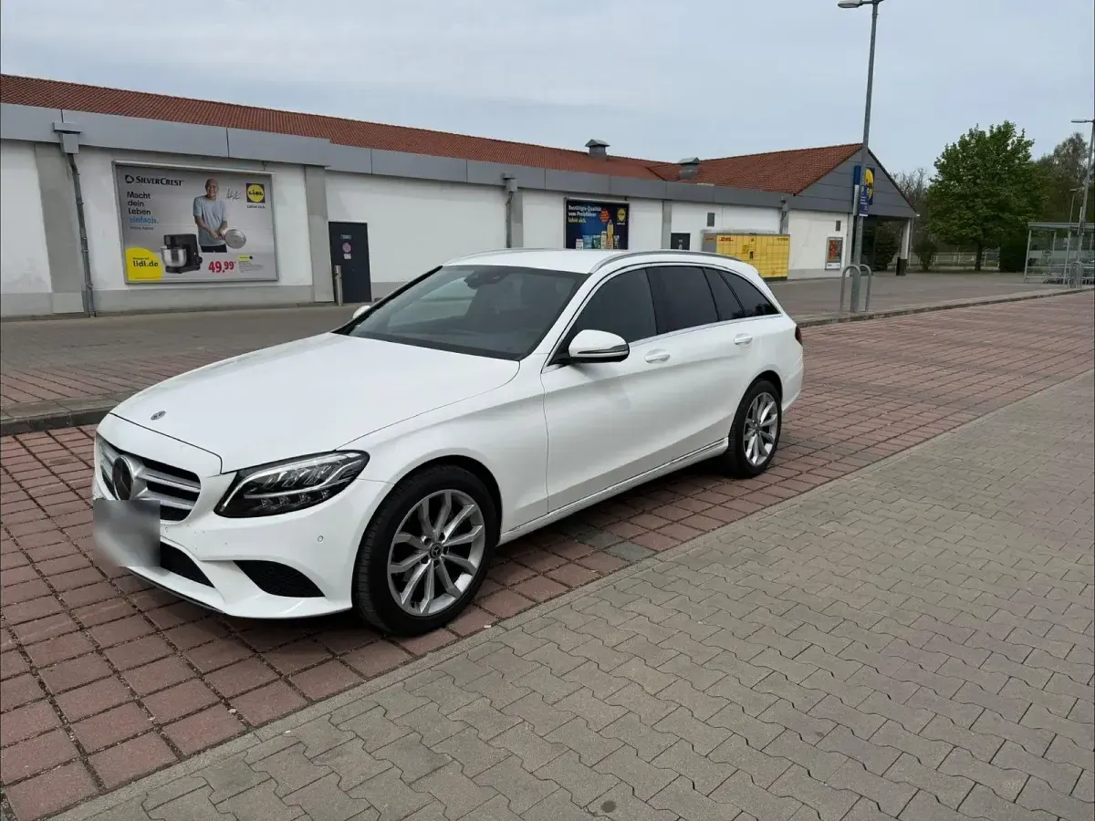 Gebraucht Mercedes C220 194 PS (142 kW) 2019 Weiß Kombi