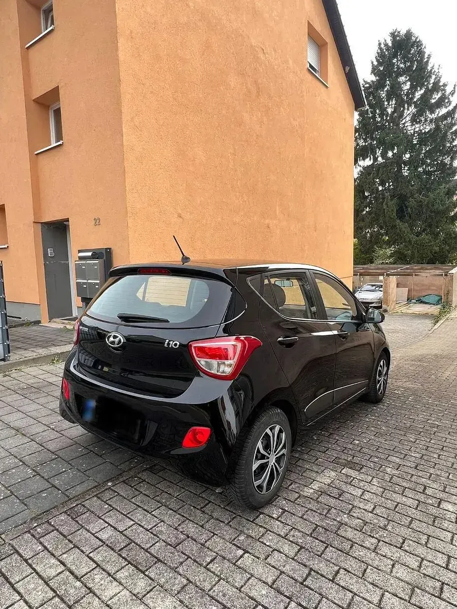 Gebraucht Hyundai i10 Classic 67 PS (49 kW) 2015 Schwarz Kleinwagen