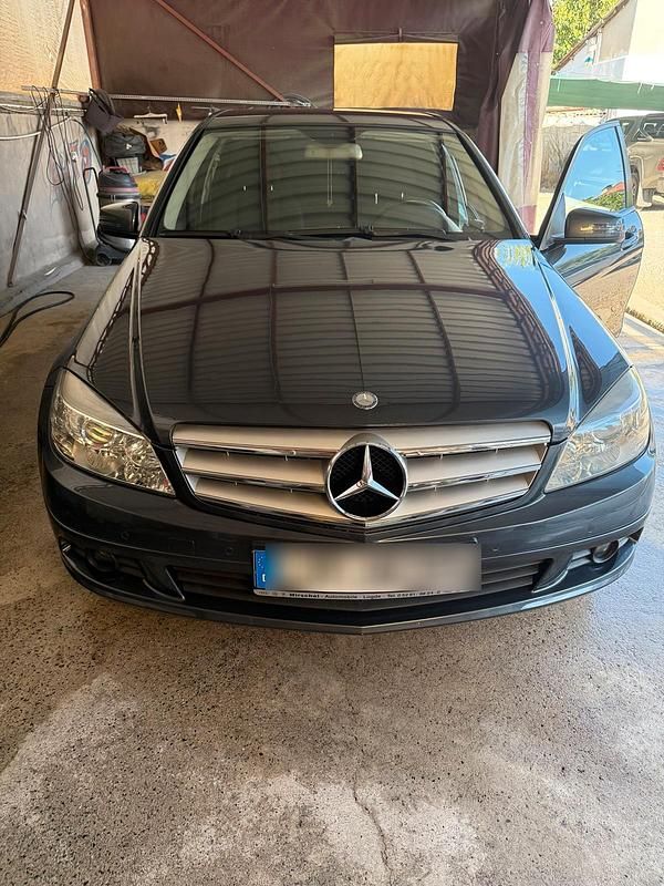 Grau Gebraucht 2009 Mercedes C220 Limousine | 6.990 € (Fairer Preis) - Bild 1/4