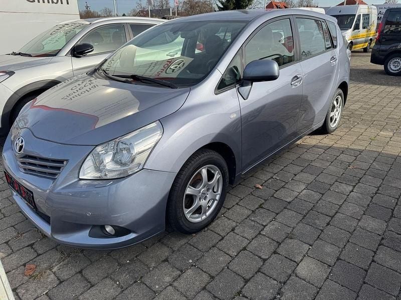 Gebraucht Toyota Verso Executive 147 PS (108 kW) 2010 Silber Van / Kleinbus