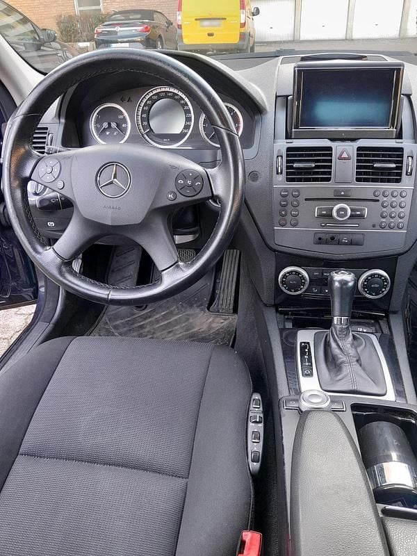 Gebraucht Mercedes C250 204 PS (150 kW) 2010 Blau Limousine