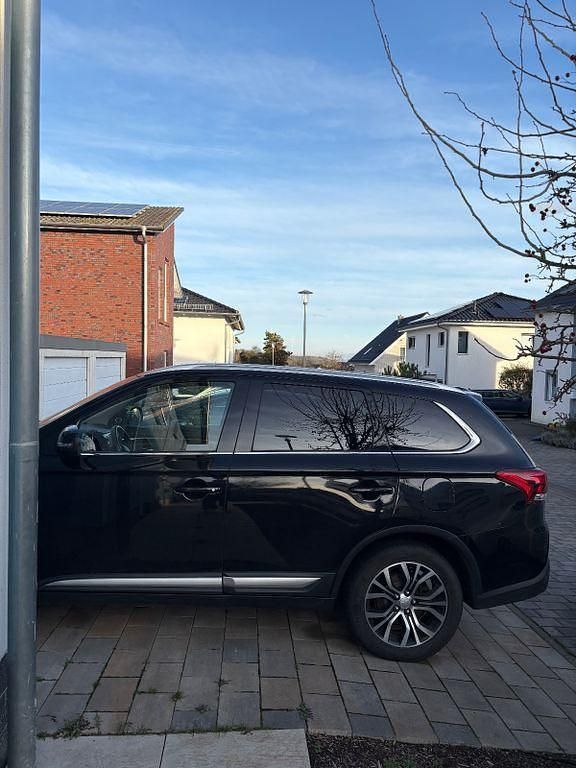 Gebraucht Mitsubishi Outlander Edition 150 PS (110 kW) 2018 Schwarz SUV