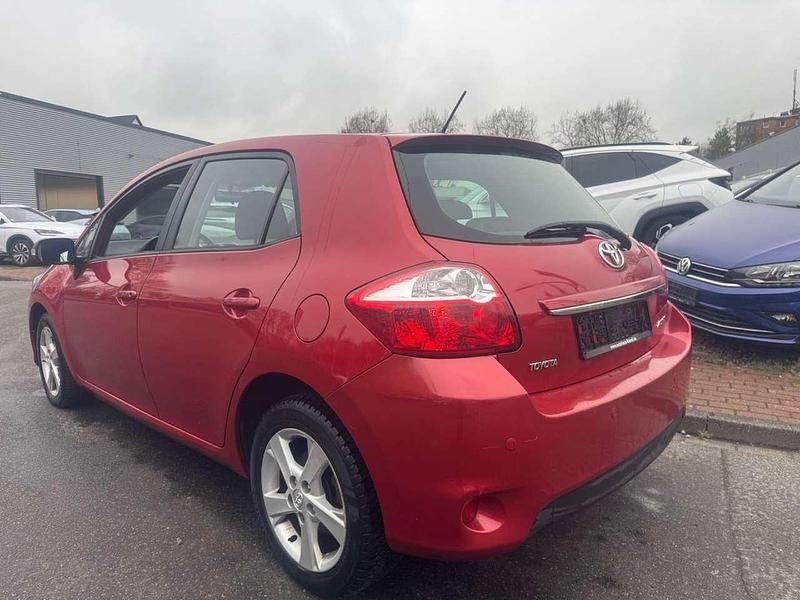 Gebraucht Toyota Auris Design 132 PS (97 kW) 2012 Rot Limousine