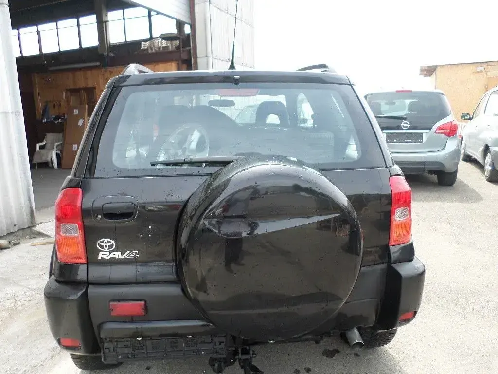 Second-hand Toyota RAV4 150 CP (110 kW) 2000 Negru SUV