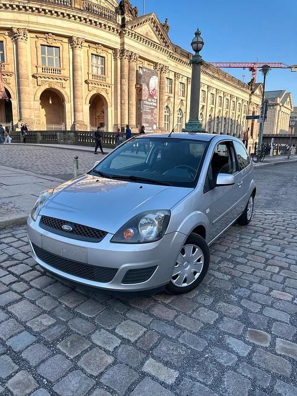 Gebraucht Ford Fiesta 82 PS (60 kW) 2007 Silber Kleinwagen