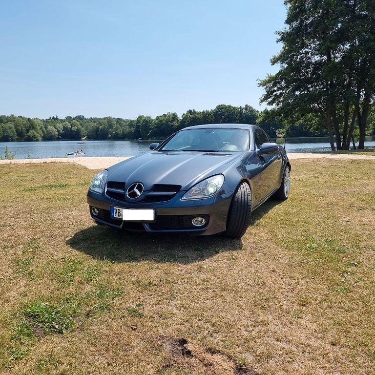 Grau Gebraucht 2010 Mercedes SLK200 AMG Cabrio | 12.950 € (Etwas zu teuer) - Bild 1/4