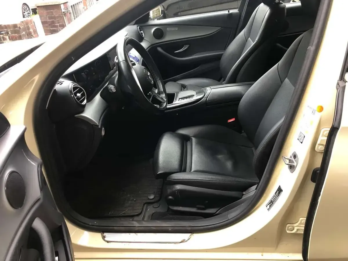 Gebraucht Mercedes E200 Avantgarde 160 PS (117 kW) 2022 Limousine