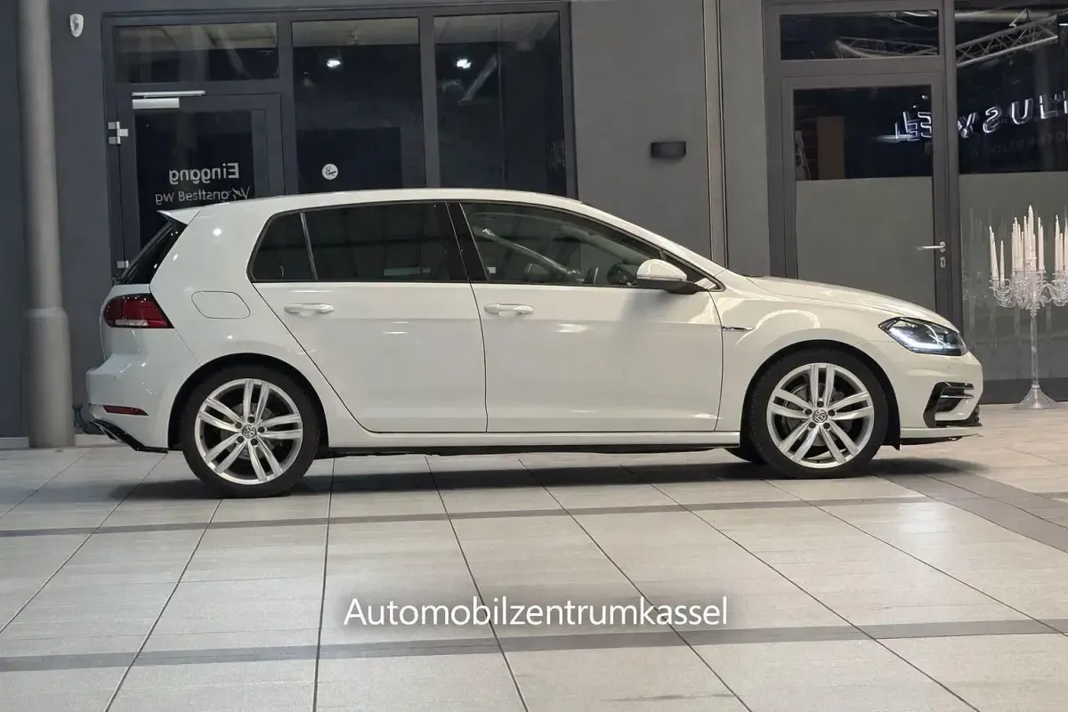 Gebraucht VW Golf VII Highline 150 PS (110 kW) 2019 Weiß Limousine
