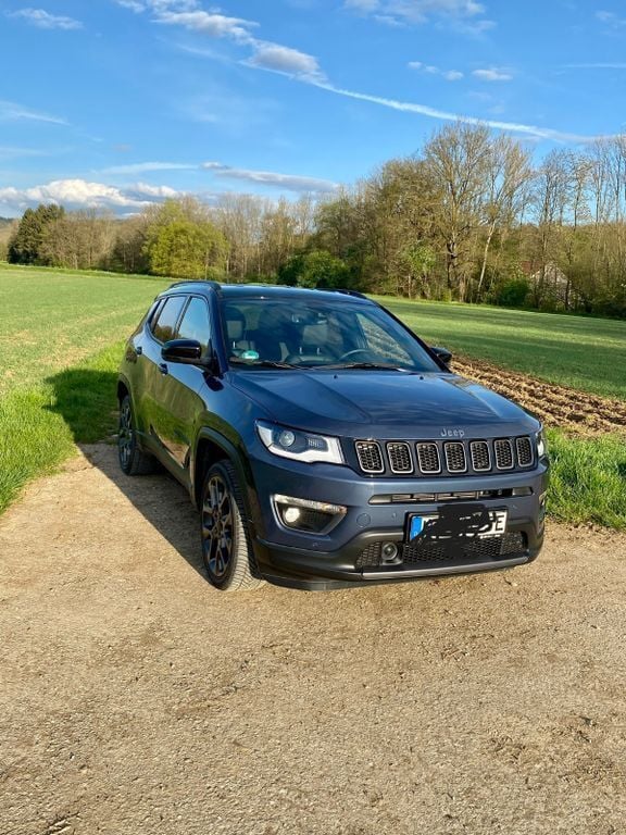 Blau Gebraucht 2021 Jeep Compass Altitude SUV | 22.900 € (Guter Preis) - Bild 1/4