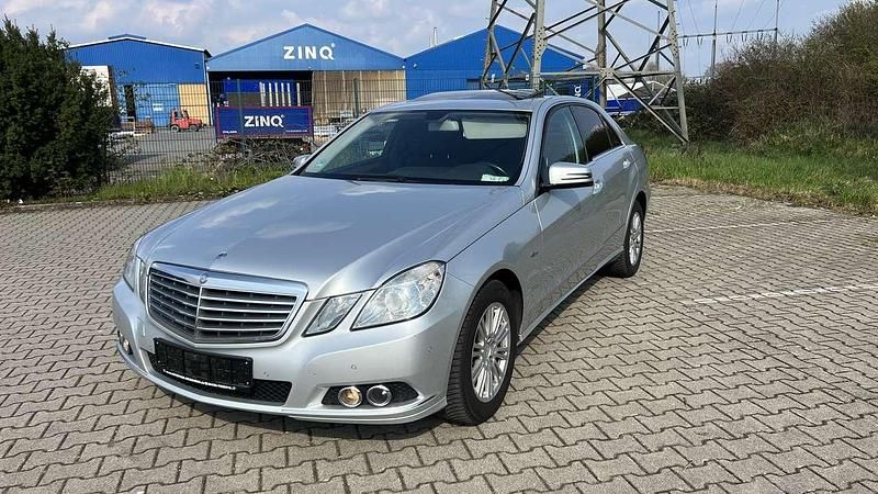 Gebraucht Mercedes E220 Elegance 170 PS (125 kW) 2011 Silber Limousine