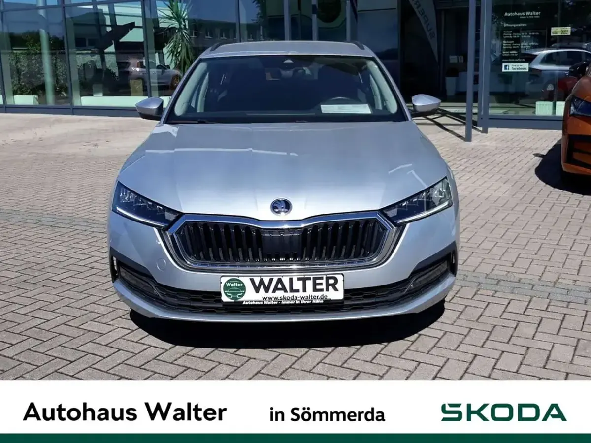 Gebraucht Skoda Octavia Ambition 116 PS (85 kW) 2022 Brillantsilber Kombi